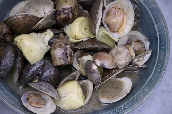 Artichokes with clams